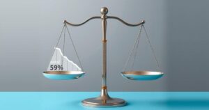 Grafico che rappresenta il calo dell'approvazione pubblica durante l'amministrazione Trump, con una bilancia e statistiche.